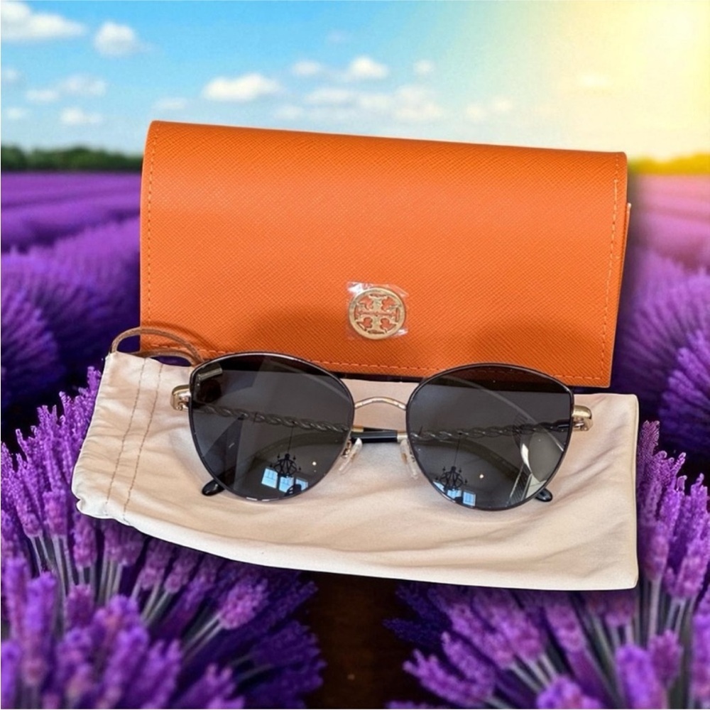 Tory Burch Cat Eye‎ Sunglasses Gold Tone Chain Detail Orange Case